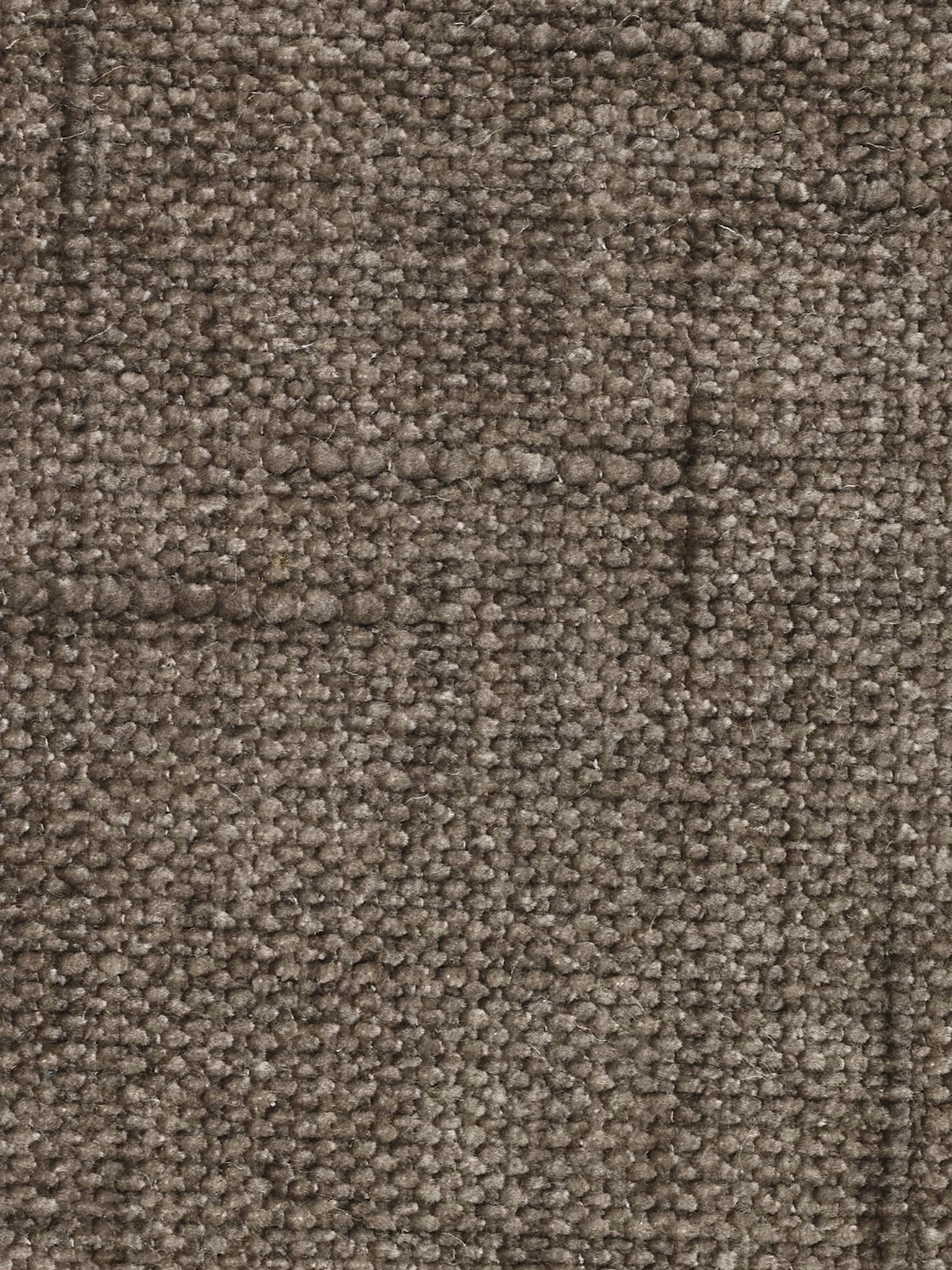 Primo piano del divano letto matrimoniale Pegaso con poggiatesta reclinabili di Divani.Store, rivestito in tessuto jacquard smacchiabile T22 marrone con un motivo intrecciato a griglia. La superficie presenta piccoli anelli di filo molto ravvicinati che creano un effetto tattile morbido e leggermente in rilievo, oltre a sottili variazioni di colore su tutta la superficie del tessuto.