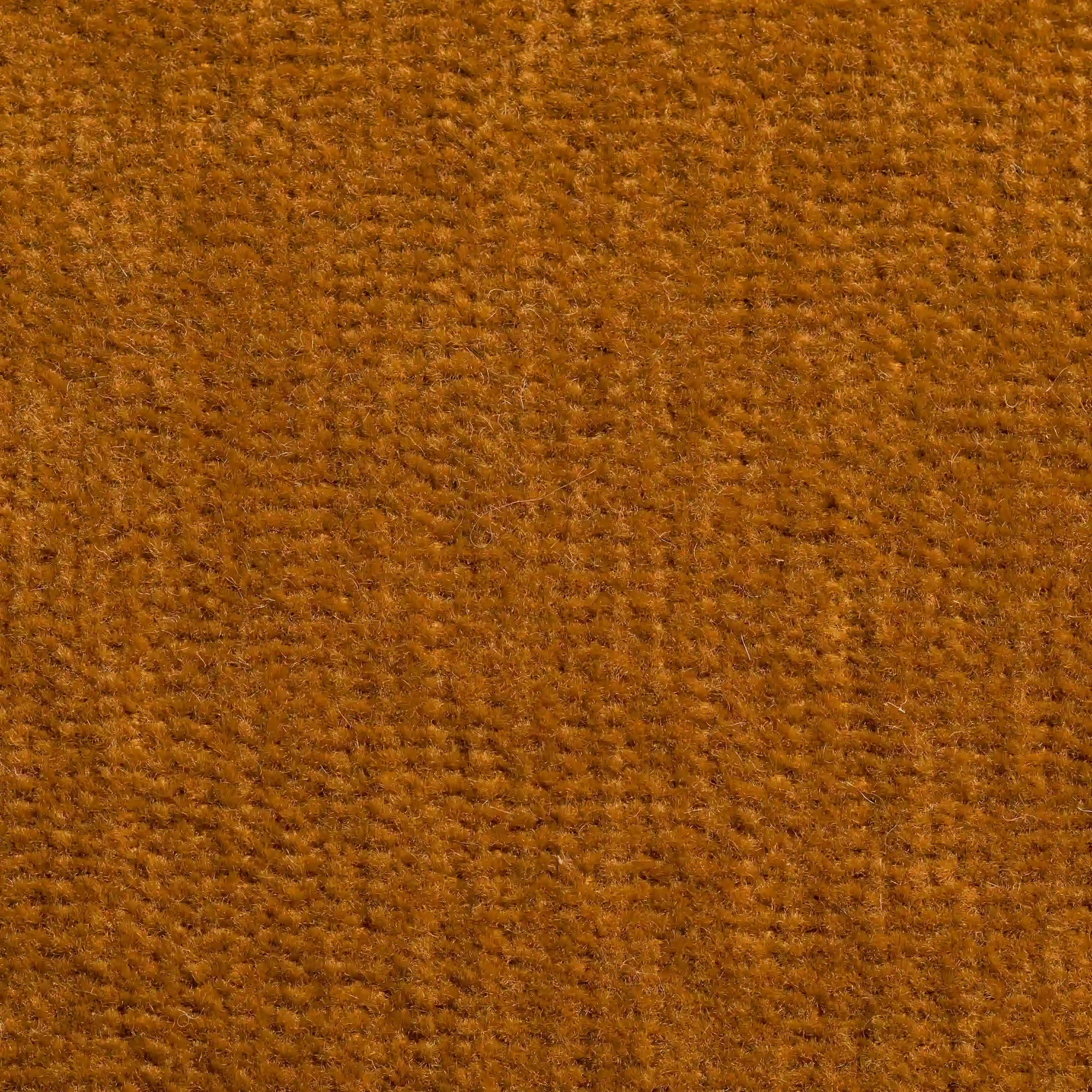 Primo piano del cuscino Bolero di Divani.Store, qui presentato nel colore marrone caldo. Realizzato in morbido tessuto T31, resistente alle macchie, impermeabile e non restringente, con una sottile trama sfumata e linee orizzontali e verticali uniformemente distanziate.