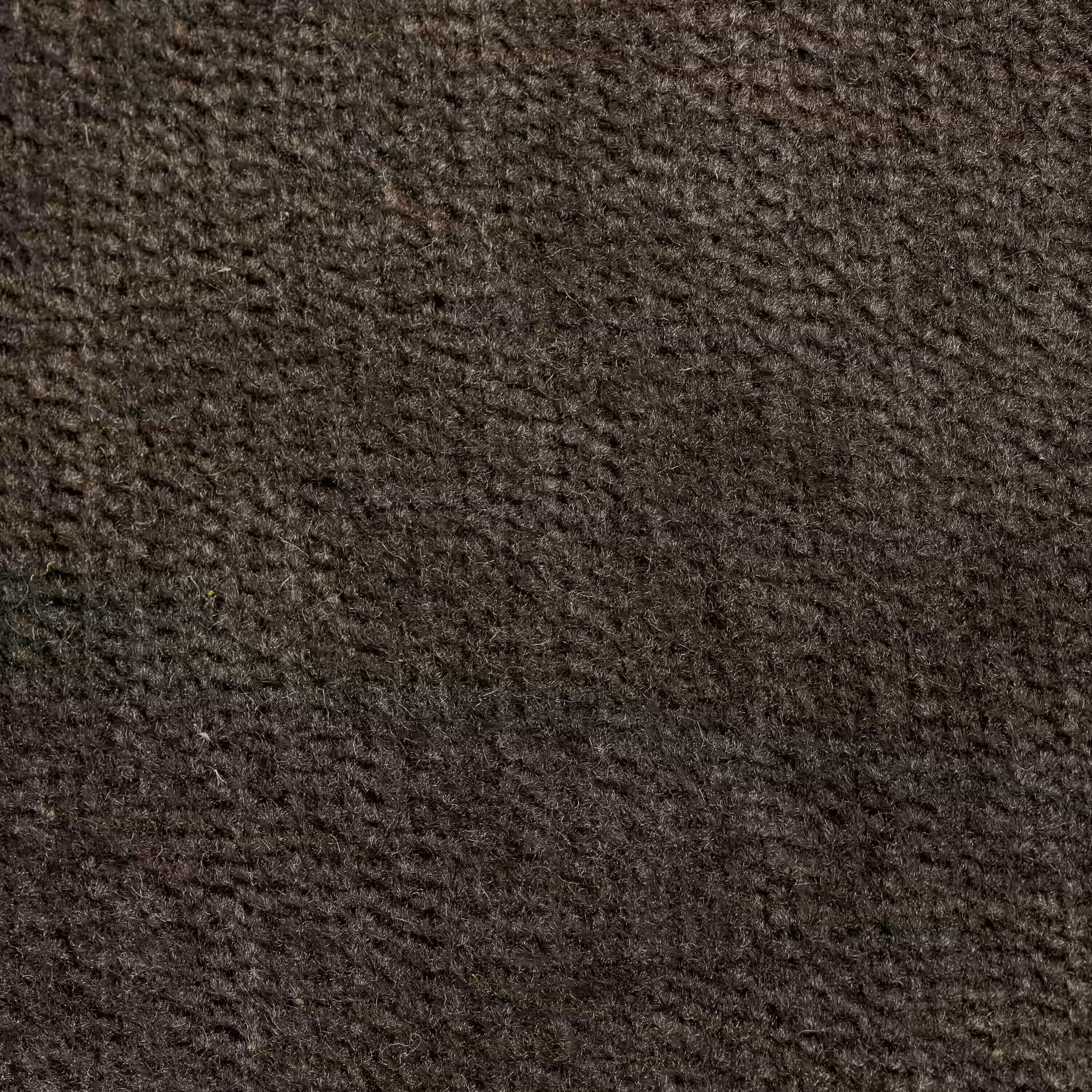 Primo piano del Cuscino Stranger Things Limited Edition con Ricamo di Divani.Store, 45x45 cm in tessuto antracite antimacchia, che mostra la sua superficie morbida e strutturata, perfetta come accessorio unico di Netflix.