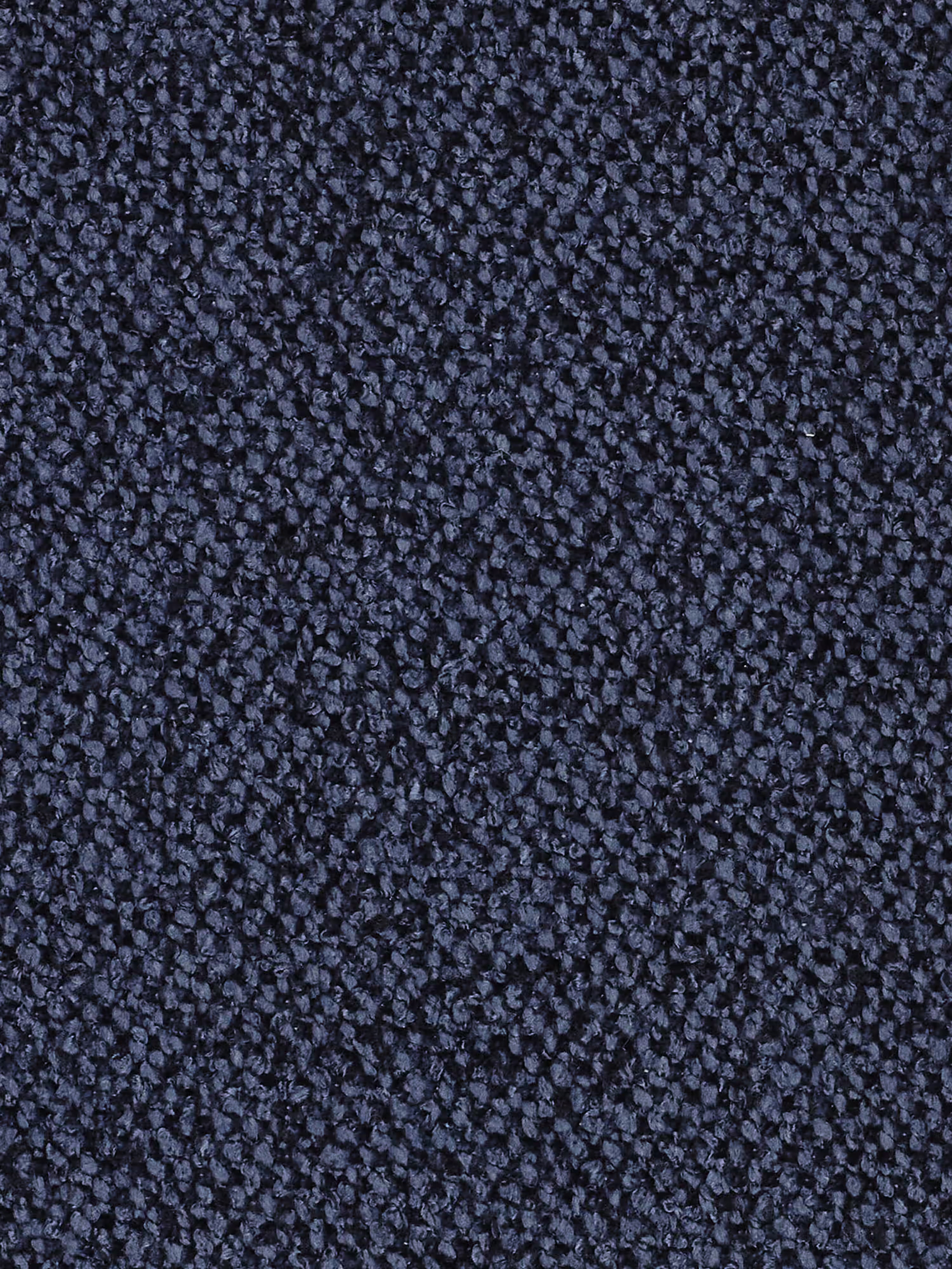 Primo piano di un tappeto blu navy scuro dalla trama rigata, con fibre ad anello molto fitte. La superficie appare morbida e uniforme, creando un motivo denso e omogeneo su tutta l’immagine: una base ideale per mettere in risalto il divano angolare Orbit con penisola reversibile e tutte le sedute allungabili in tessuto smacchiabile effetto cotone T33 di Divani.Store o altri mobili di alta gamma. Nessuna macchia, motivo o interruzione visibile nella trama del tappeto.