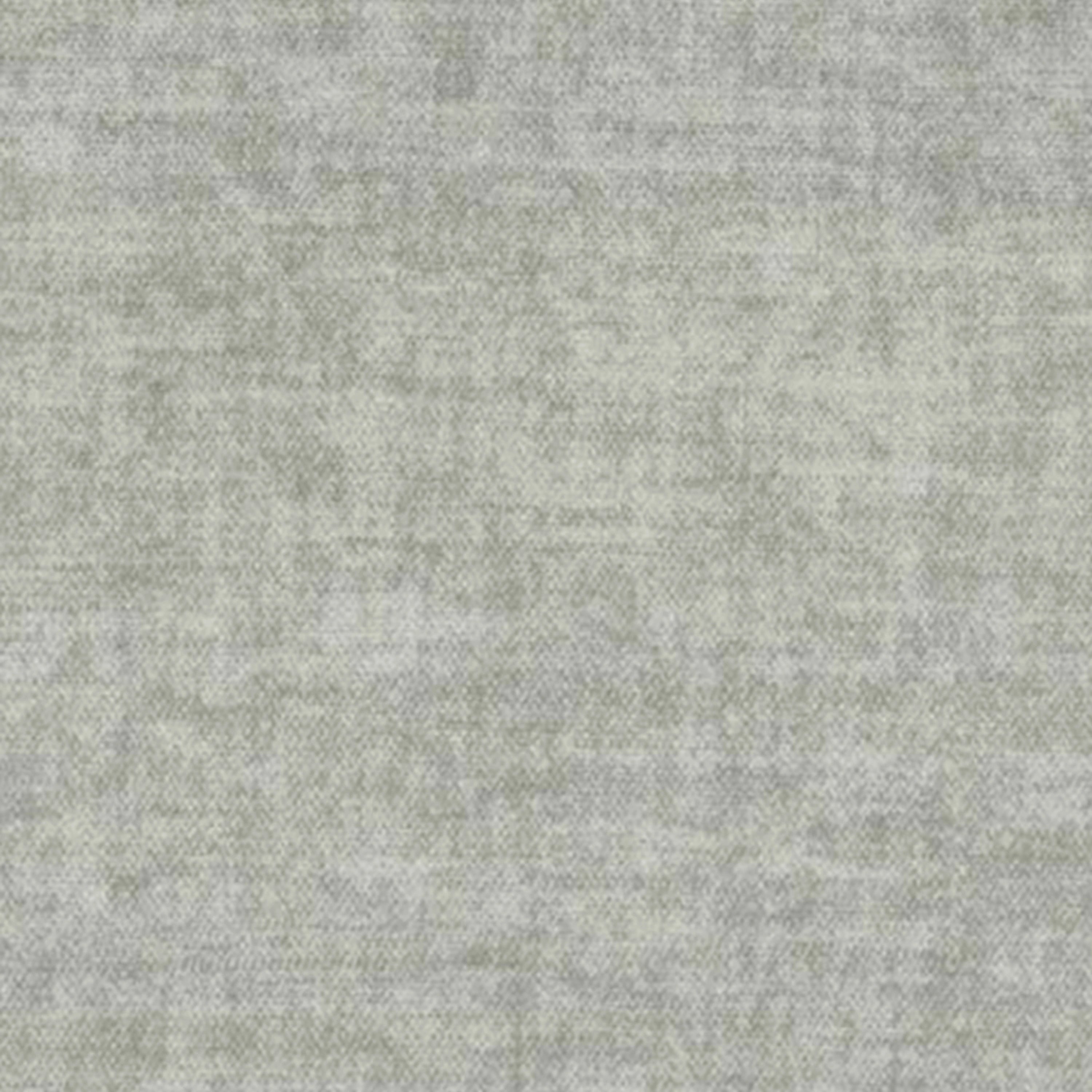 Primo piano di Sofia, cuscino decorativo di Divani.Store, in morbido velluto grigio chiaro. Il tessuto Easy Clean T35 è resistente alle macchie, impermeabile e presenta una trama liscia ma dettagliata con sottili variazioni di ombreggiatura.
