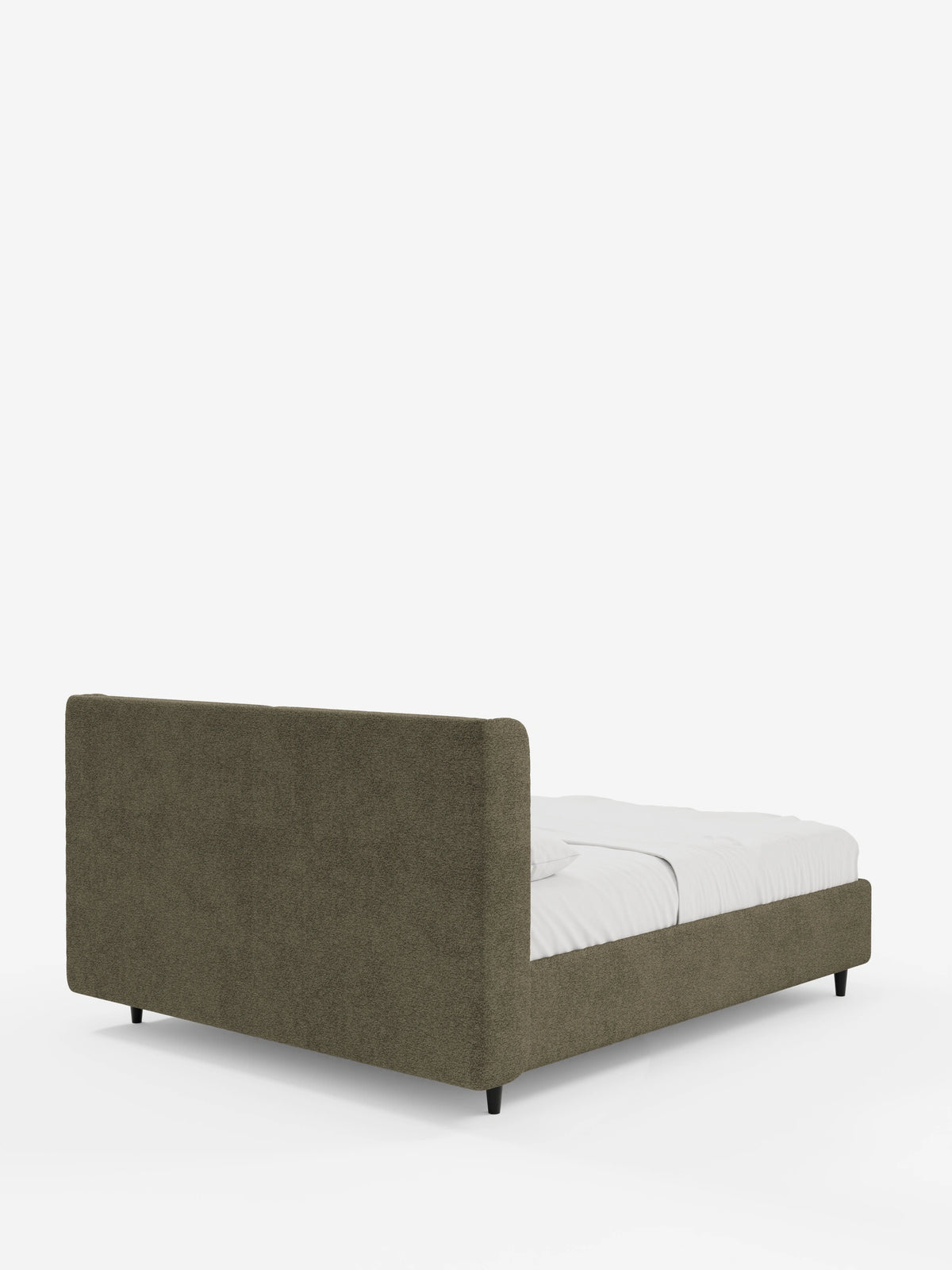 Vista posteriore del letto di design VALKIRIA con contenitore e testiera avvolgente: un letto imbottito dal profilo basso, rivestito in tessuto marrone testurizzato, con un’alta testiera avvolgente, gambe corte nere e biancheria da letto bianca su uno sfondo chiaro.