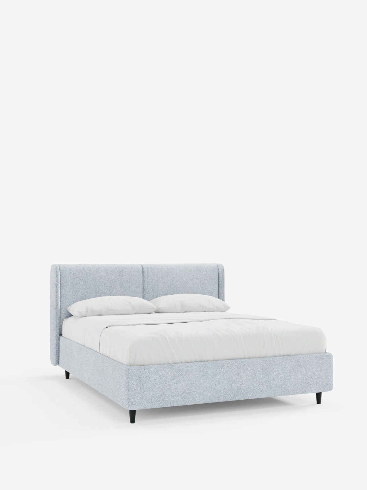 Il letto di design VALKIRIA con vano contenitore e testiera avvolgente di Letti.store si staglia su uno sfondo bianco, mettendo in risalto il suo look moderno e dal profilo basso. Questo letto contemporaneo presenta una struttura e una testiera imbottite in azzurro con 2 cuscini in tessuto Oeko-Tex®, accuratamente rivestito con biancheria da letto bianca — tra cui due cuscini e una trapunta — ed è sostenuto da gambe corte e scure.