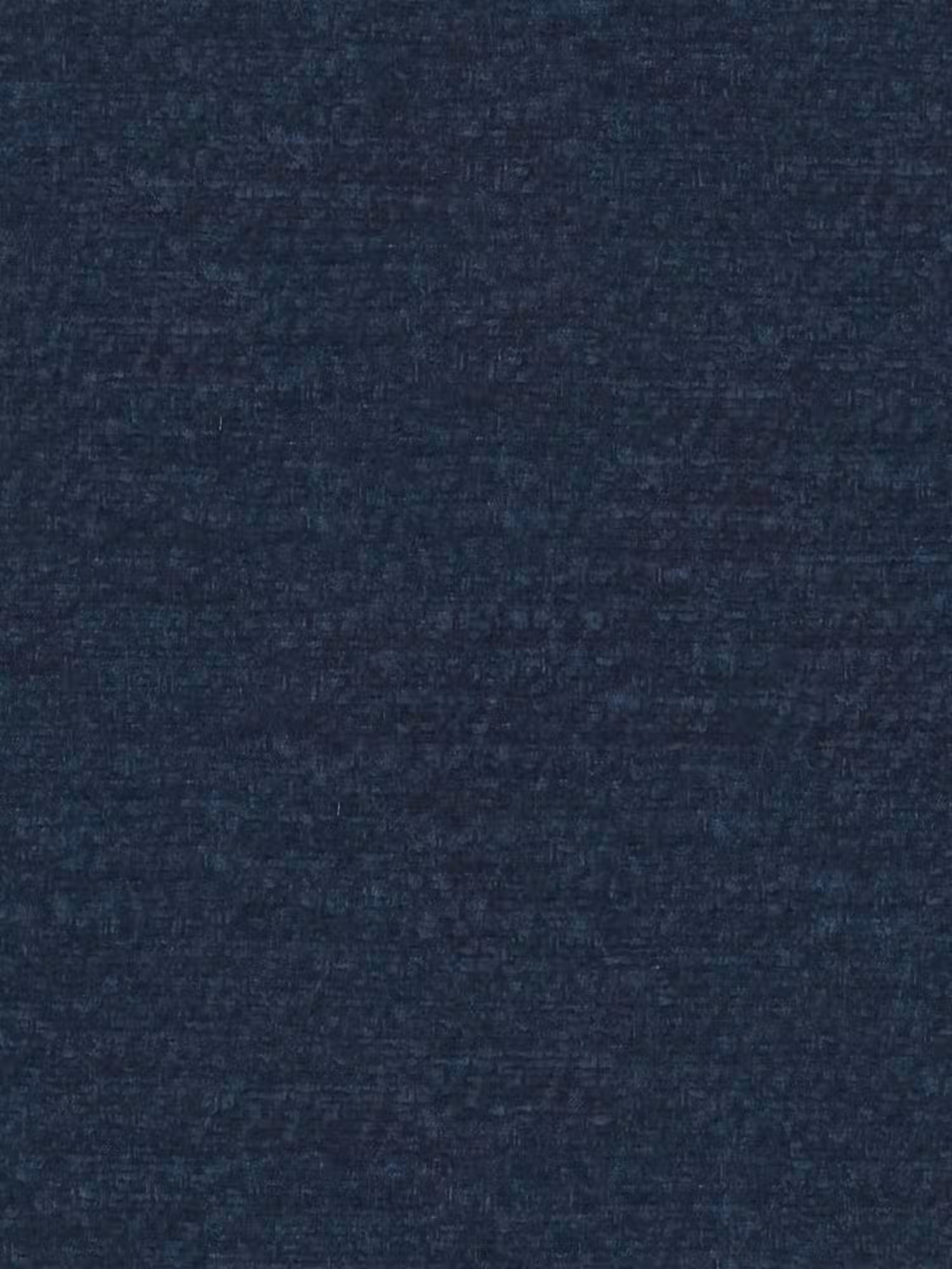 Primo piano della superficie in tessuto blu navy scuro a trama in rilievo del modello RAGNAR, letto imbottito con contenitore e testiera capitonné avvolgente di Letti.store. L'elegante rivestimento, certificato Oeko-Tex®, presenta una trama discreta ma ben visibile, che crea delicate variazioni nell'intensità del colore e conferisce una finitura morbida e opaca con una tonalità uniforme su tutta la superficie. Non sono visibili né motivi né oggetti.