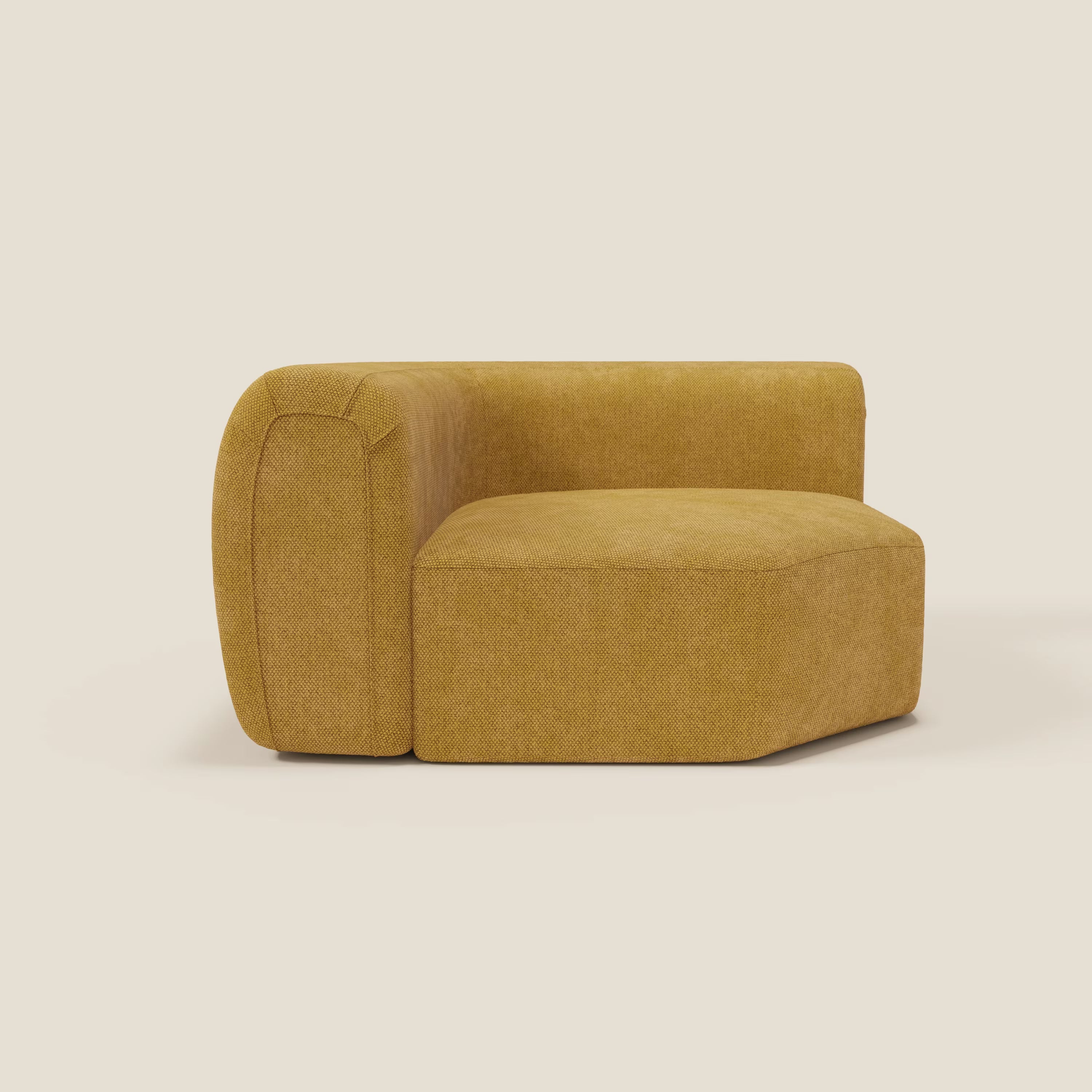 Il BonBon Modulo angolare di Divani.Store è un moderno divano modulare giallo senza braccioli, con schienale basso, spesso cuscino in peluche e bordi arrotondati, caratterizzato da un design minimalista su uno sfondo bianco sporco. Edizione GF.
