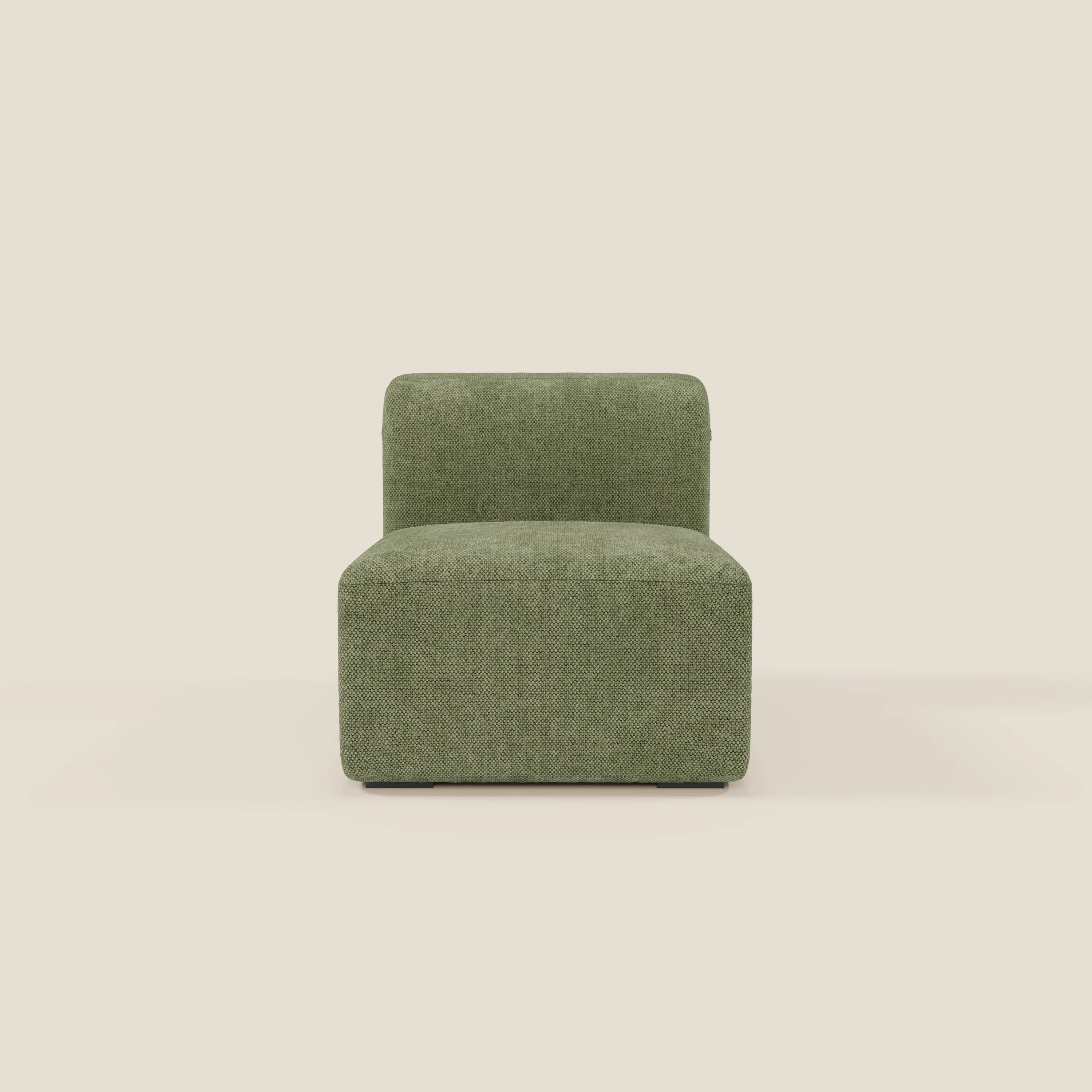 La sedia BonBon modulo centrale 70 cm - edizione Grande Fratello in verde muschio di Divani.Store è una moderna sedia modulare senza braccioli, dal design squadrato, con schienale basso e tessuto strutturato minimalista, presentata su uno sfondo beige chiaro.
