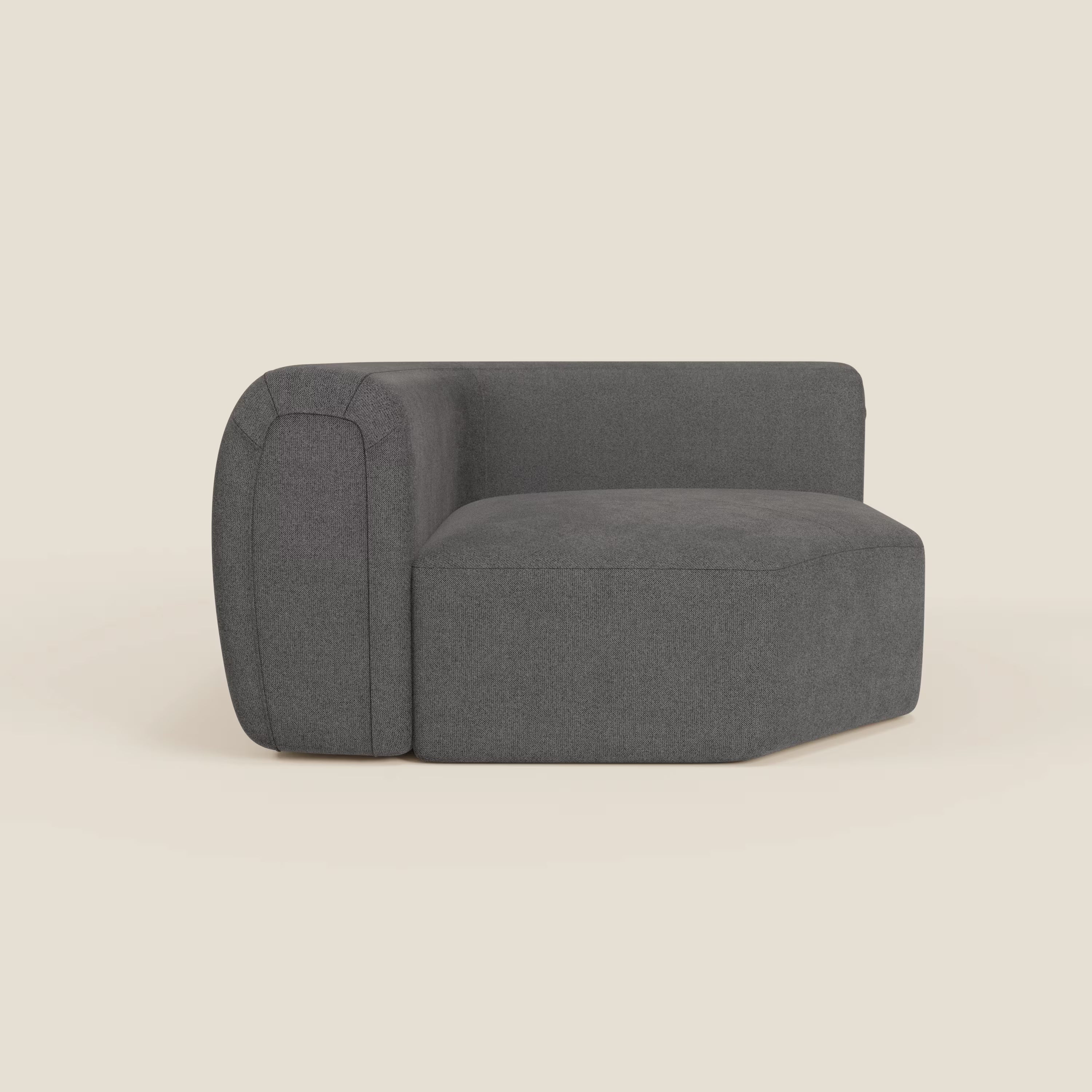 Bonbon Modulo angolare di Divani.Store è un moderno divano angolare in tessuto grigio scuro con seduta bassa e profonda e bracciolo sinistro. Il suo design minimalista è caratterizzato da linee pulite e bordi morbidi in un rivestimento antracite T23 antimacchia.