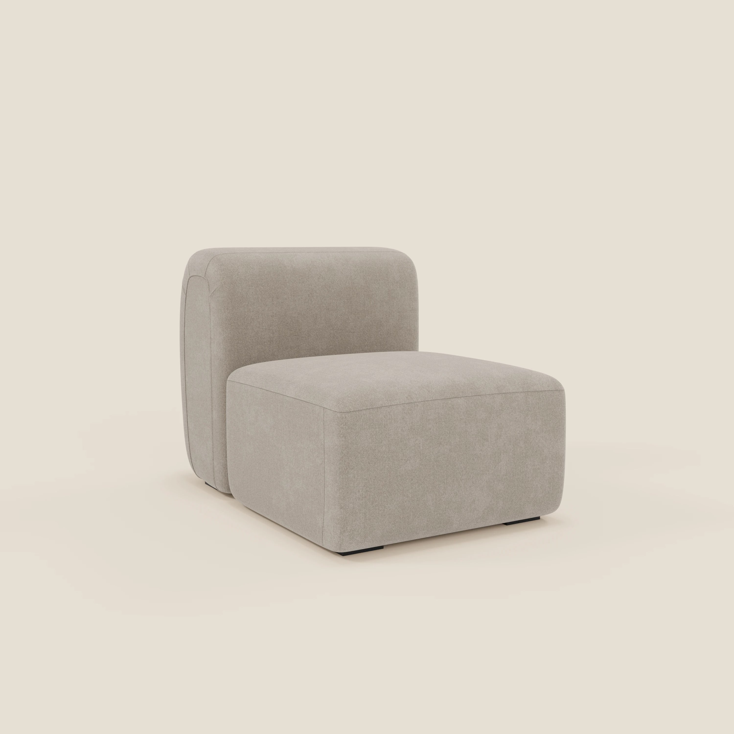 BonBon modulo centrale 70 cm di Divani.Store è una poltroncina moderna senza braccioli in tessuto smacchiabile T23 panna. Con le sue linee pulite, l'ampia seduta, lo schienale basso e i piccoli piedini neri, conferisce uno stile minimalista su uno sfondo color crema.