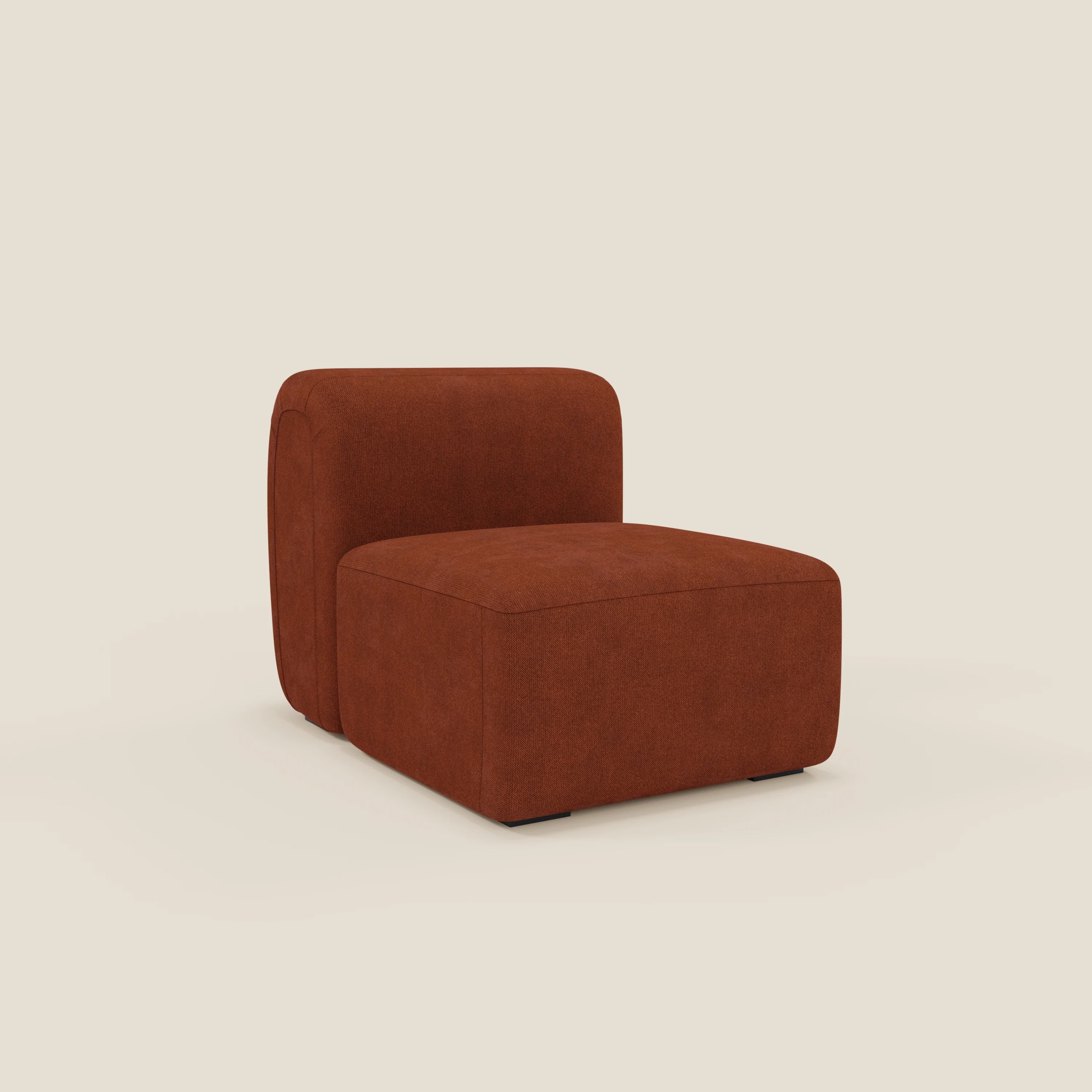 BonBon modulo centrale 70 cm di Divani.Store è una moderna poltrona o elemento modulare senza braccioli in tessuto antimacchia T23 ruggine, con seduta bassa e ampia e schienale arrotondato su sfondo beige chiaro.