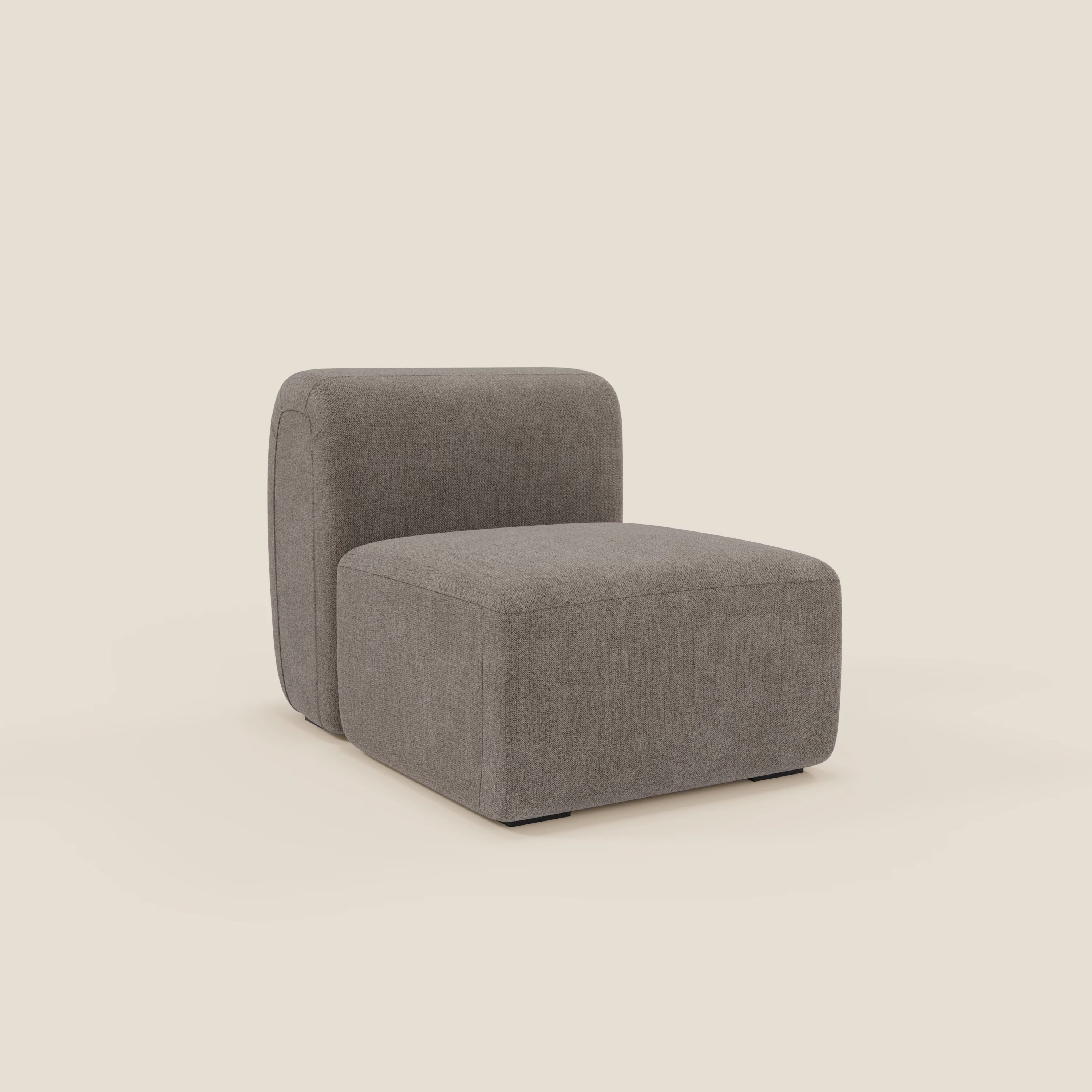 BonBon modulo centrale 70 cm di Divani.Store è una poltrona d'accento o componibile moderna senza braccioli, realizzata in tessuto antimacchia T23 talpa, con design squadrato, cuscino di seduta spesso e schienale rettangolare curvo.