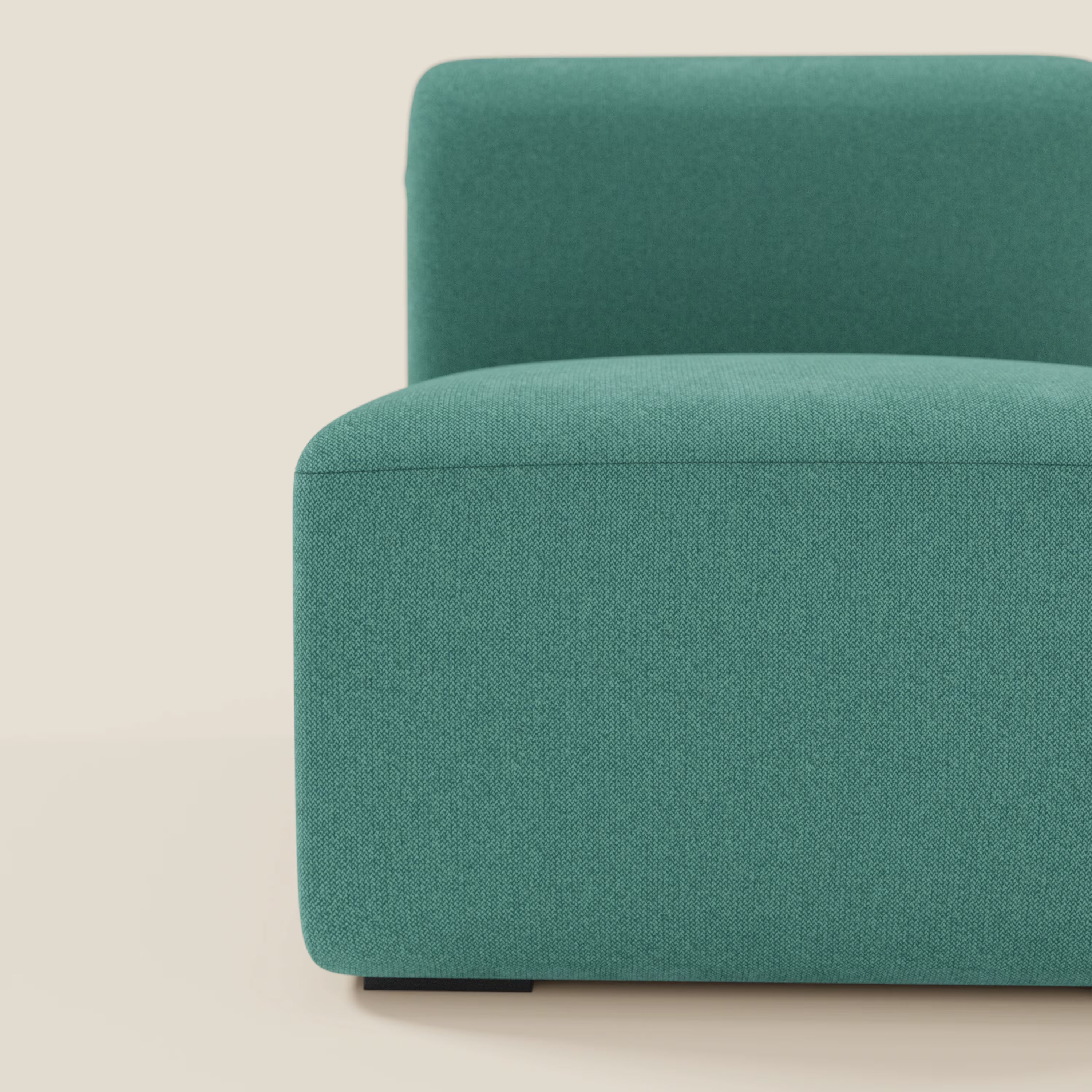 Primo piano di BonBon modulo centrale 70 cm di Divani.Store, un moderno componibile in tessuto antimacchia T23 verde acqua. L'immagine mette in evidenza la forma squadrata, lo schienale basso e il cuscino di seduta su un morbido sfondo beige.