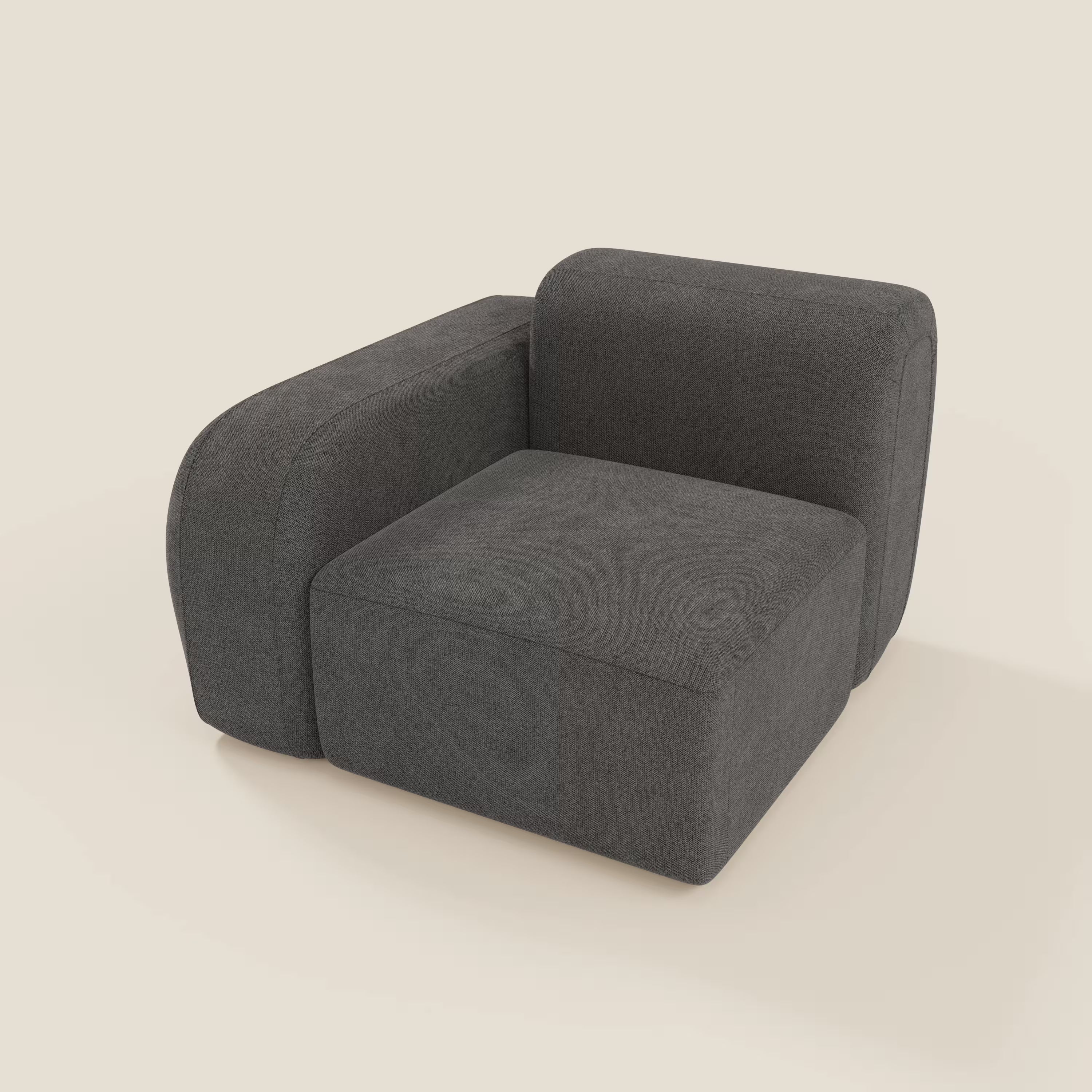 Il BonBon modulo terminale 105 cm di Divani.Store in smacchiabile T23 antracite è caratterizzato da spessi braccioli sinistri arrotondati, da un'ampia seduta e da un morbido schienale. Il suo design minimalista e squadrato con imbottitura liscia spicca su uno sfondo beige chiaro.