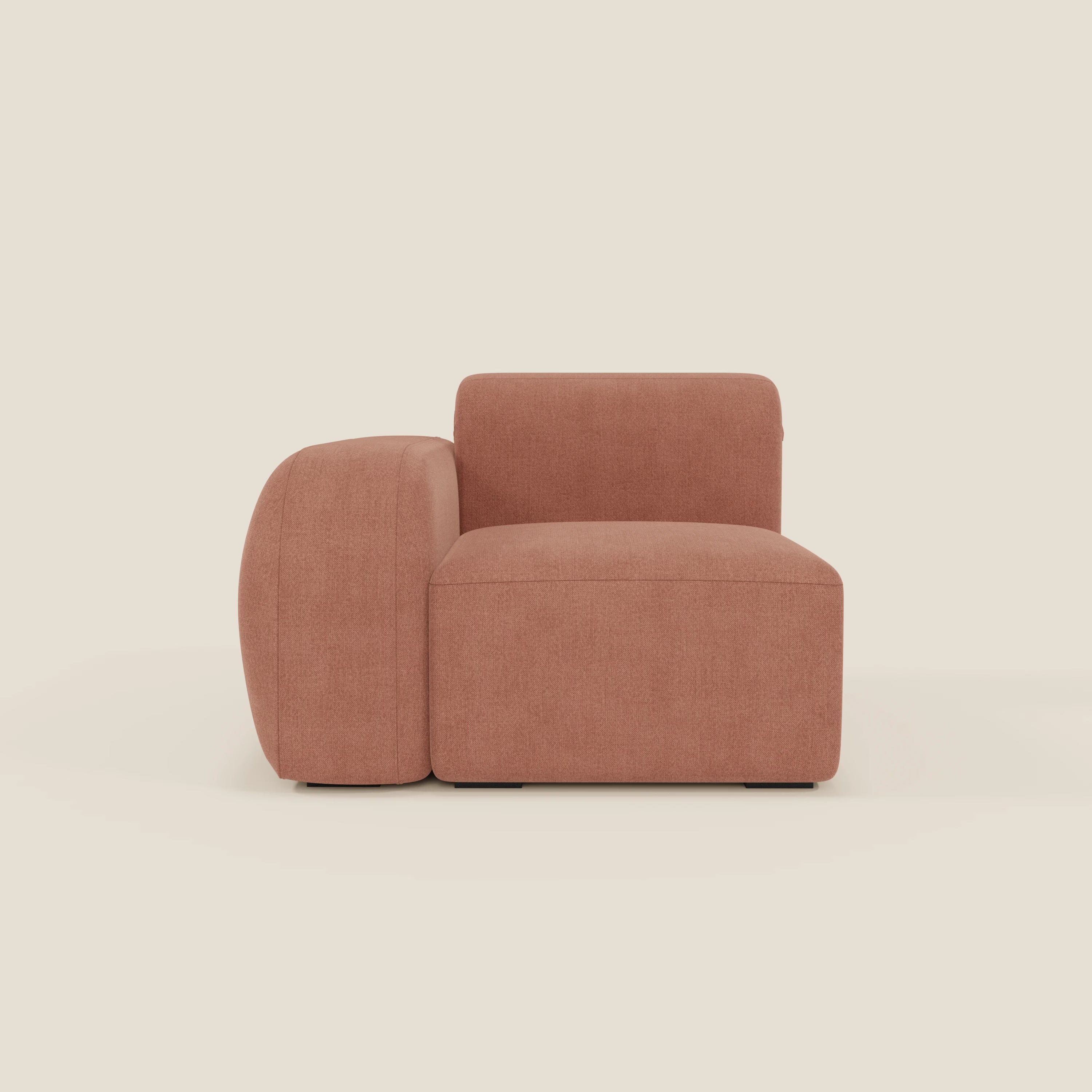 BonBon modulo terminale 105 cm sinistro di Divani.Store è una sedia moderna senza braccioli dal design morbido e squadrato, con rivestimento in morbido tessuto T23 pesca smacchiabile. Presenta una spessa seduta quadrata e uno schienale arrotondato con bracciolo sinistro.