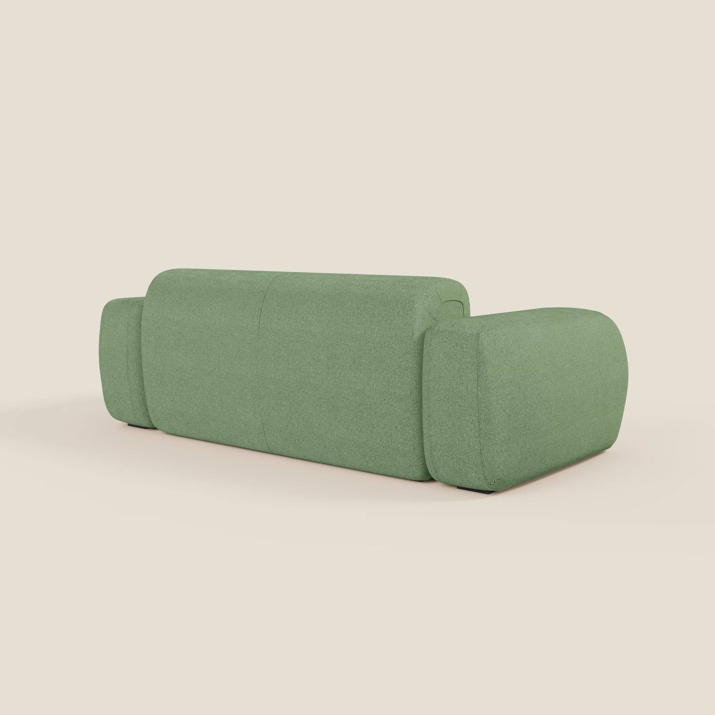 Il BonBon Divano modulare Lineare 220 di Divani.Store, presentato in tessuto smacchiabile T23 menta, è caratterizzato da un design minimalista con braccioli e schienale arrotondati, seduta unica e profilo basso e squadrato su sfondo bianco sporco.