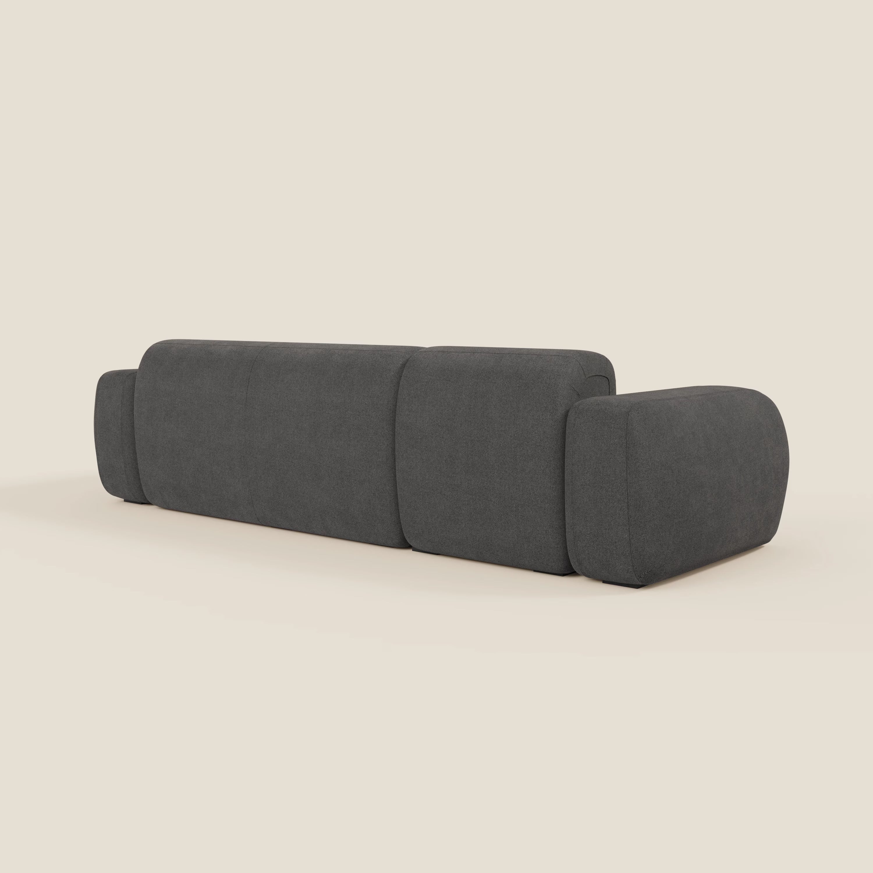 Il BonBon Divano componibile - Composizione Spaccamattone di Divani.Store in tessuto T23 antracite è presentato dal retro, con bordi arrotondati e tre schienali per un look elegante e contemporaneo su uno sfondo beige chiaro.