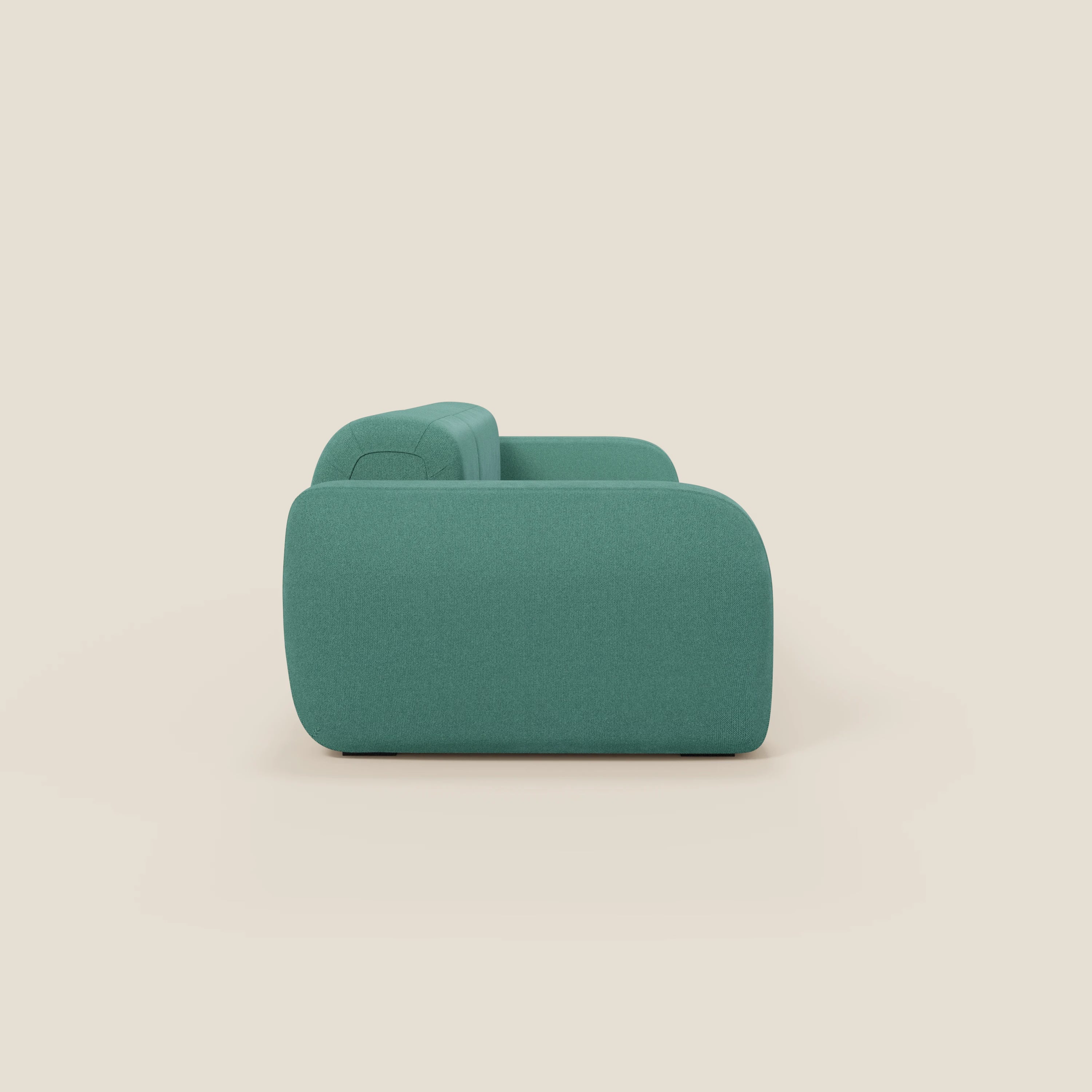 Il BonBon Divano modulare componibile - Composizione Spaccamattone di Divani.Store è presentato lateralmente in verde acqua T23 smacchiabile, con curve morbide, bordi arrotondati e un design contemporaneo senza gambe su uno sfondo beige chiaro.