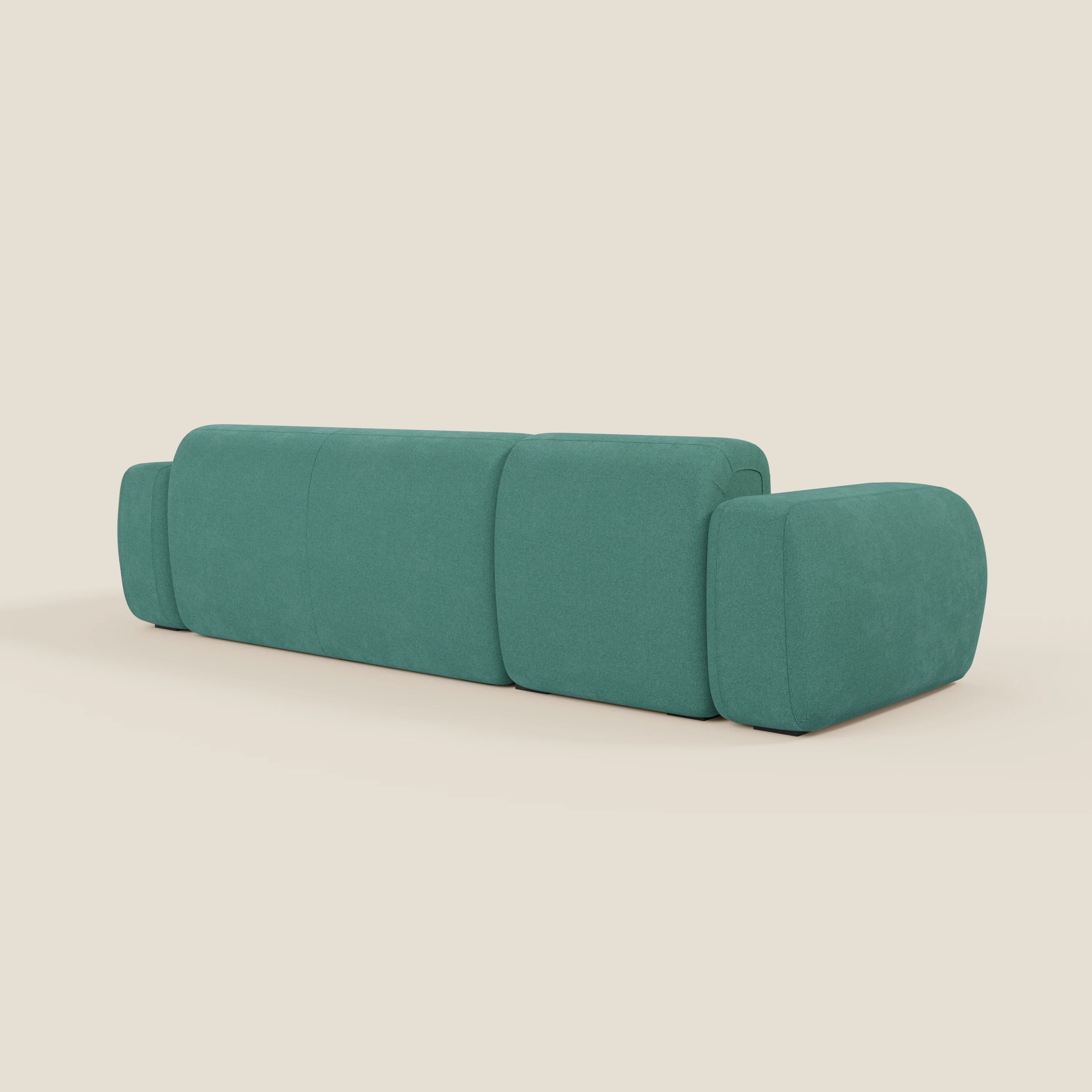 Il BonBon Divano componibile - Composizione Spaccamattone in tessuto smacchiabile T23 verde acqua di Divani.Store è caratterizzato da un design moderno con braccioli e schienale arrotondati e sovradimensionati, messi in mostra dallo schienale su uno sfondo beige chiaro.