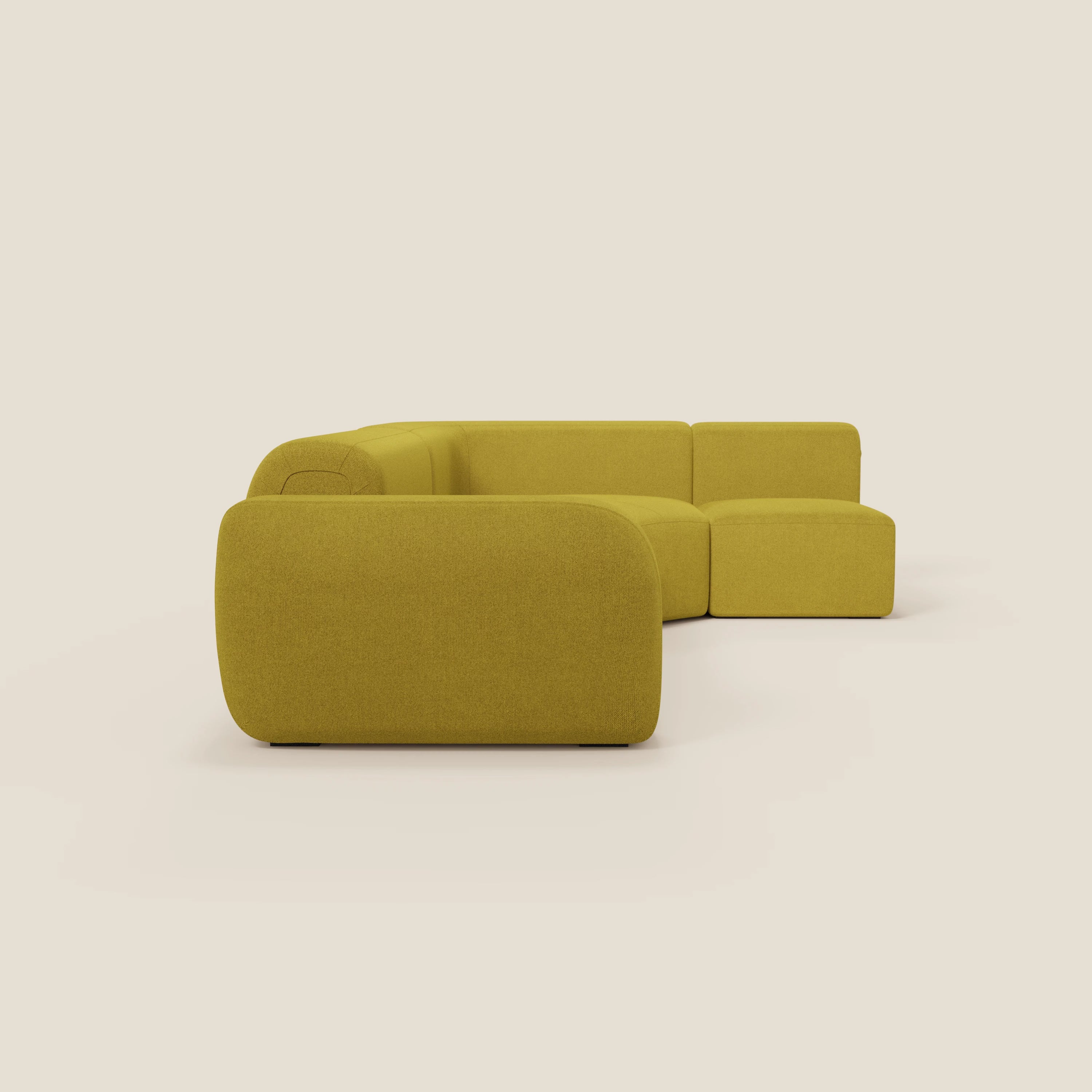 Il divano BonBon angolare componibile e modulare di Divani.Store in smacchiabile T23 giallo sole è caratterizzato da bordi arrotondati, tessuto liscio, profilo basso e tre sedute collegate in un design a L su sfondo beige chiaro.