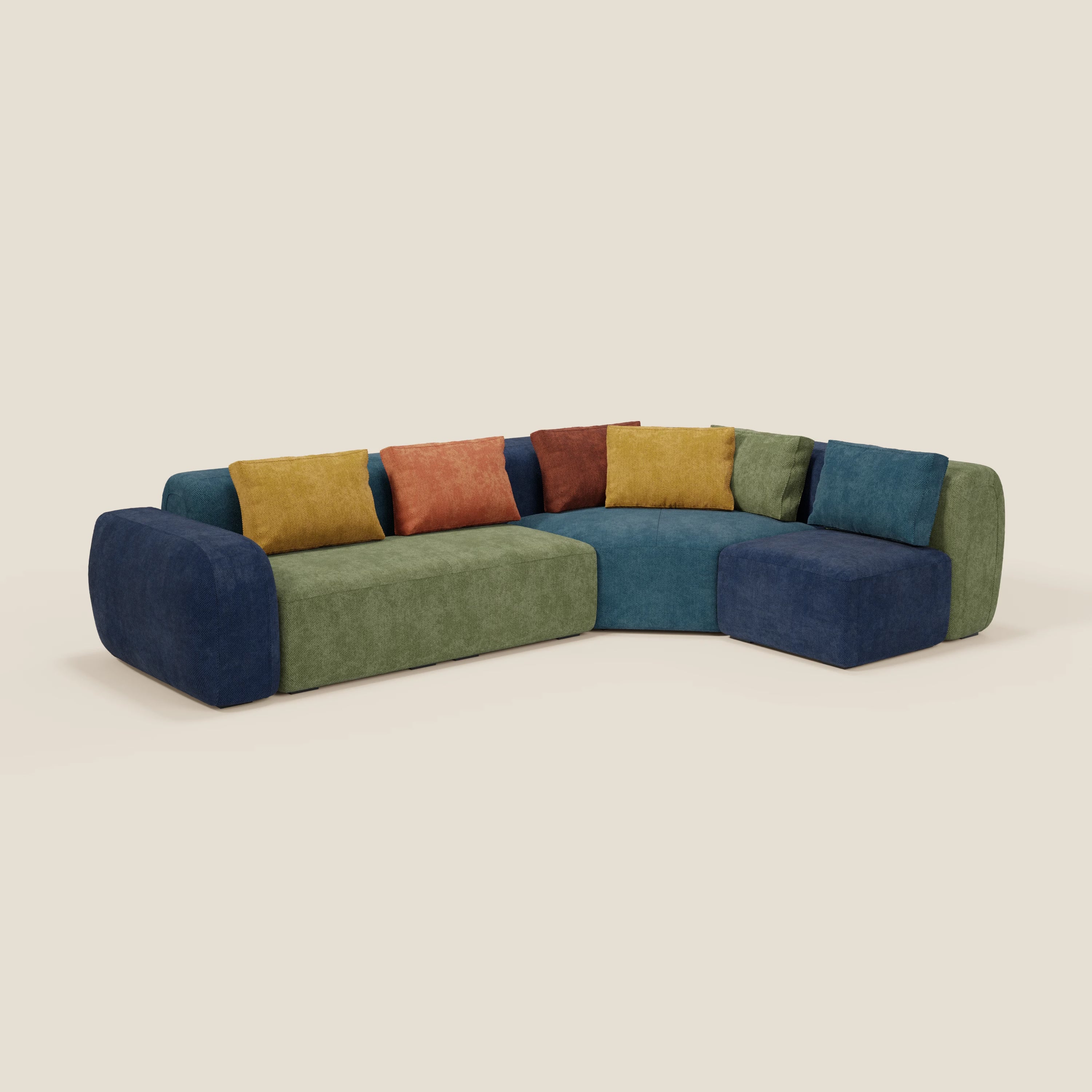 Il divano componibile angolare BonBon - Grande Fratello Edition di Divani.Store è un divano moderno a forma di L con bordi arrotondati e robusti, rivestito in tessuto blu scuro, verde e verde acqua. Viene fornito con sette cuscini in giallo senape, ruggine, bordeaux, oliva e blu.