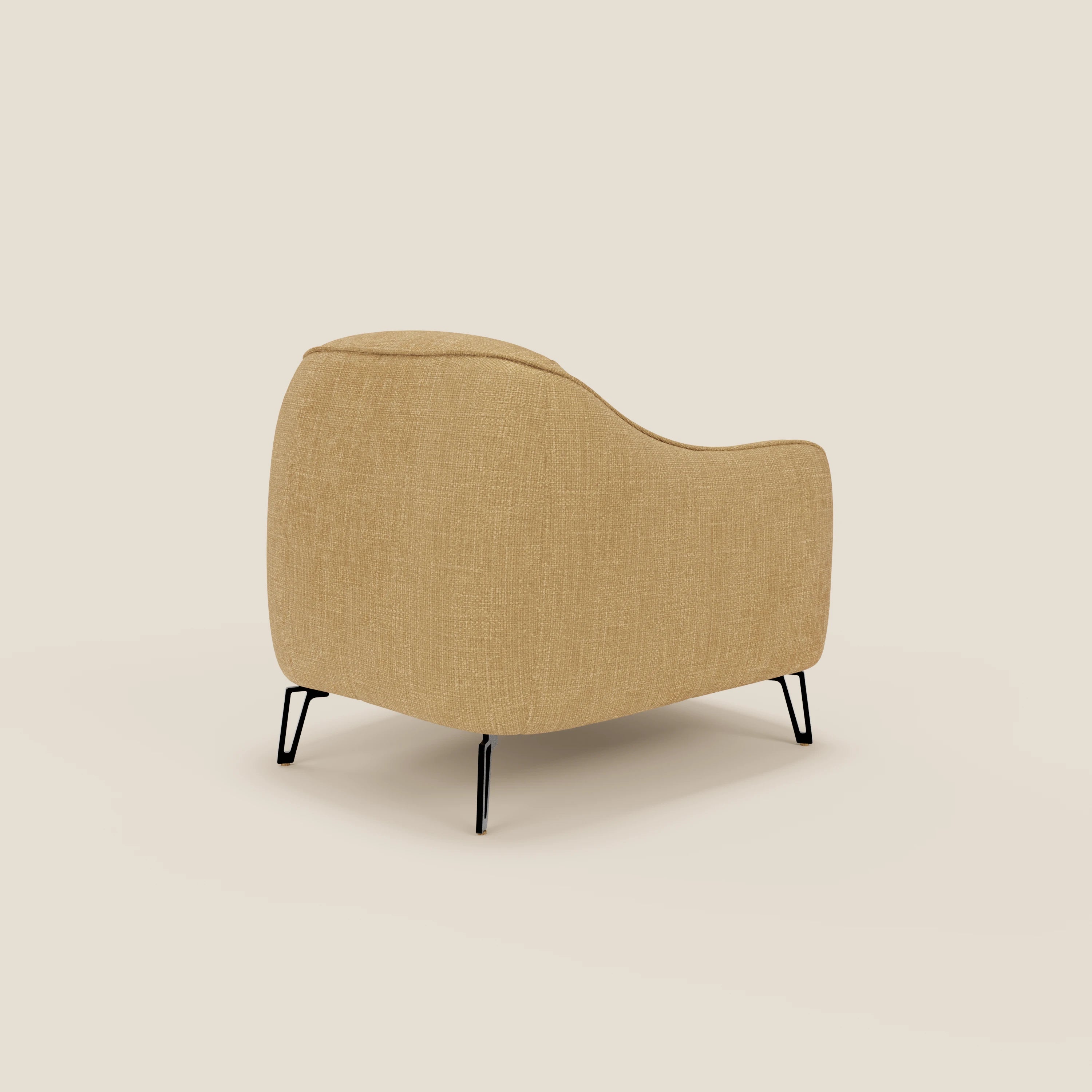 L'Avela Poltroncina di Divani.Store, vista dal retro, vanta un design moderno in tessuto impermeabile giallo T06 con schienale curvo e sottili gambe in metallo nero, su uno sfondo chiaro.