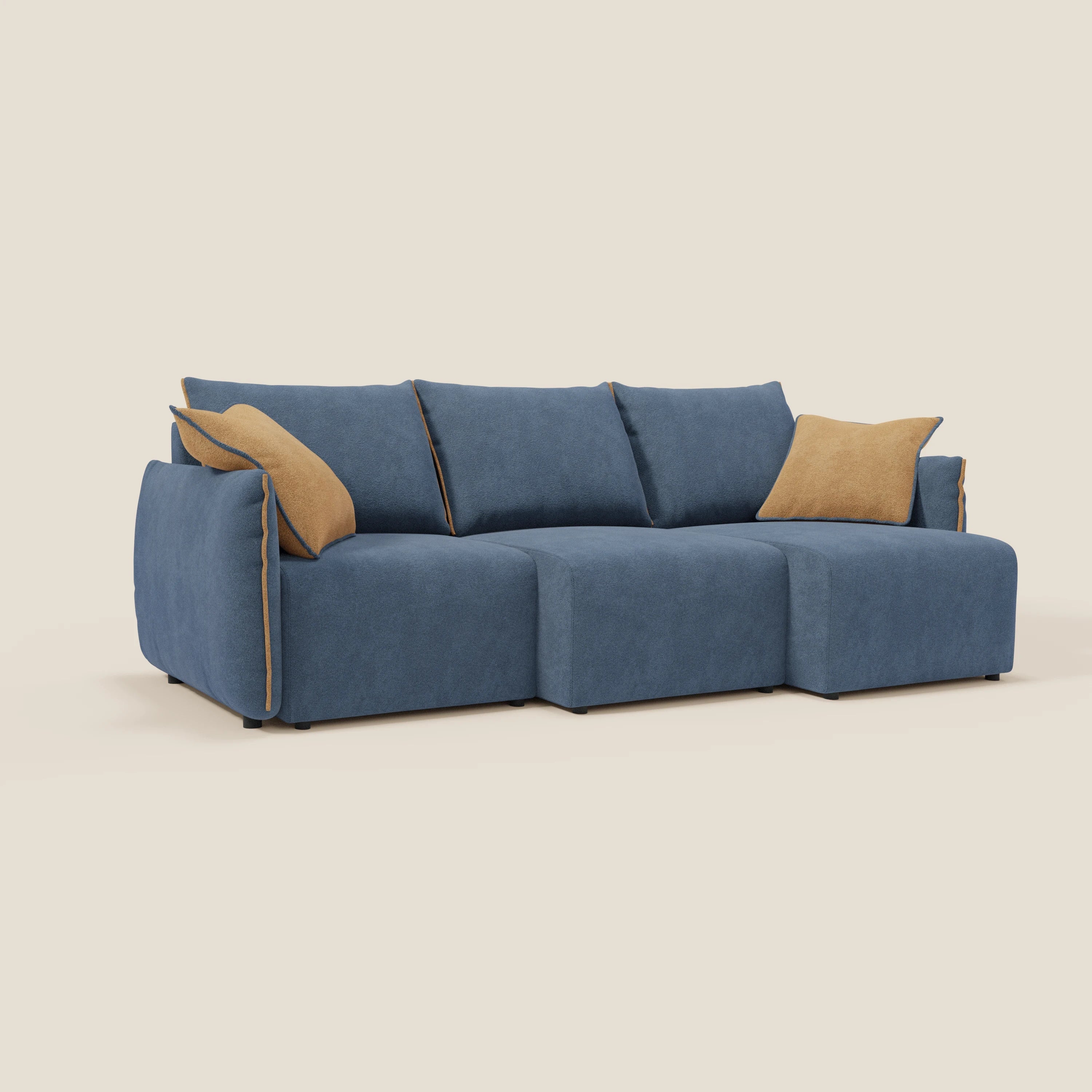 Flexar di Divani.Store è un moderno divano in bouclé blu-arancio con 3 sedute estensibili, schienale in piuma d'oca, profili tan, due cuscini d'accento tan e un'accogliente finitura strutturata che spicca su uno sfondo crema.