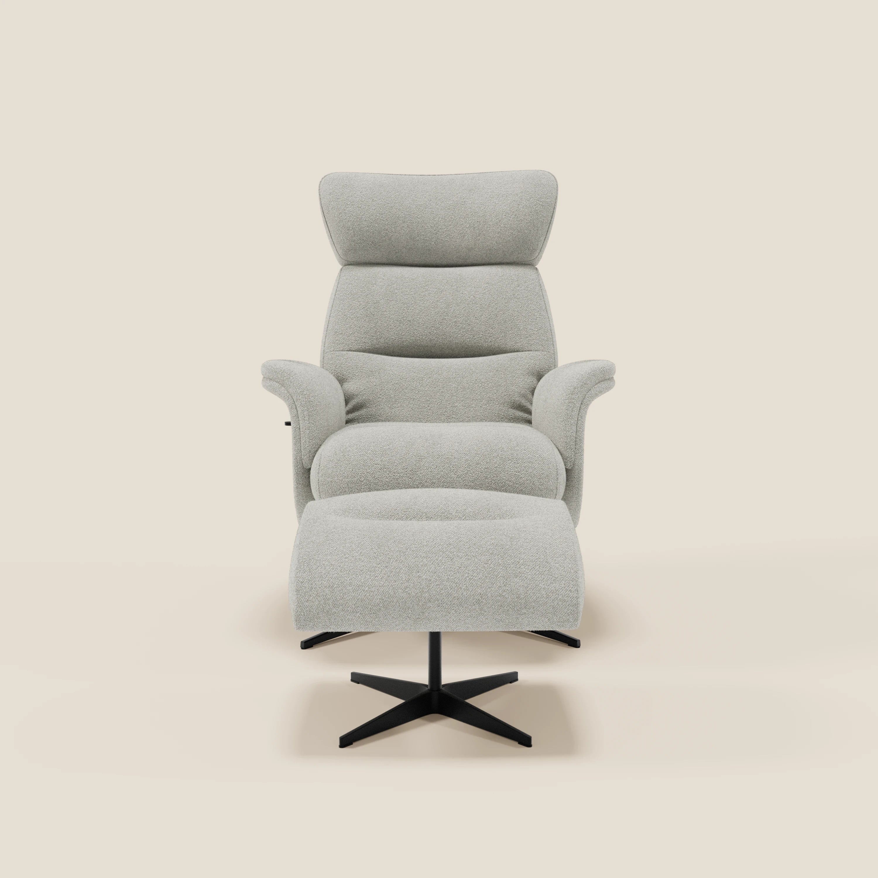 La poltrona relax Lunor Poltrona reclinabile con pouf poggiapiedi in tessuto bouclé impermeabile T07 bianco di Divani.Store è caratterizzata da uno schienale alto e imbottito, braccioli curvi e poggia su una base girevole a quattro punte in nero su sfondo crema.