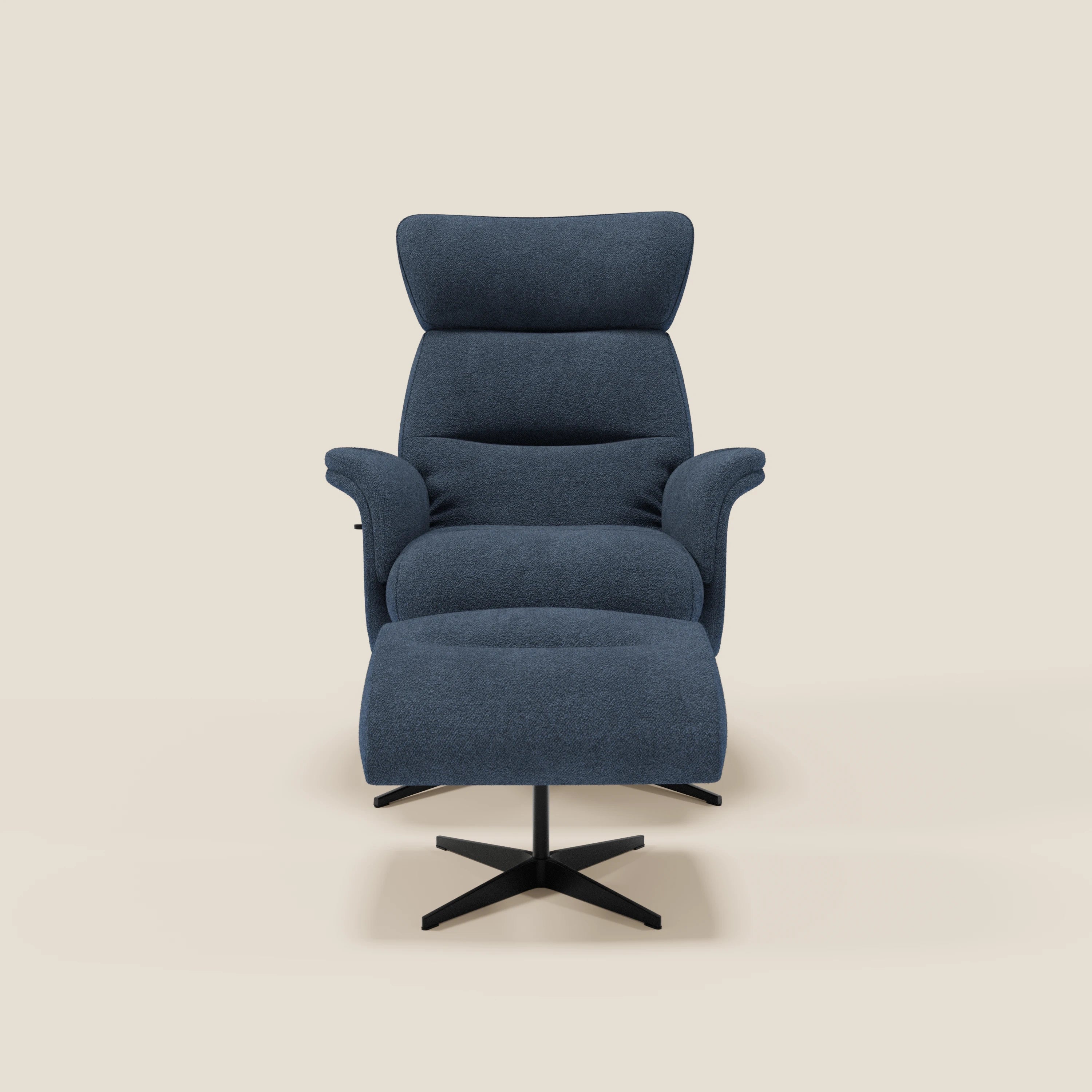 La Poltrona relax Lunor reclinabile con pouf poggiapiedi in tessuto bouclé impermeabile T07 blu di Divani.Store è caratterizzata da uno schienale alto, un'imbottitura soffice e basi girevoli a quattro punte in nero su sfondo beige chiaro.