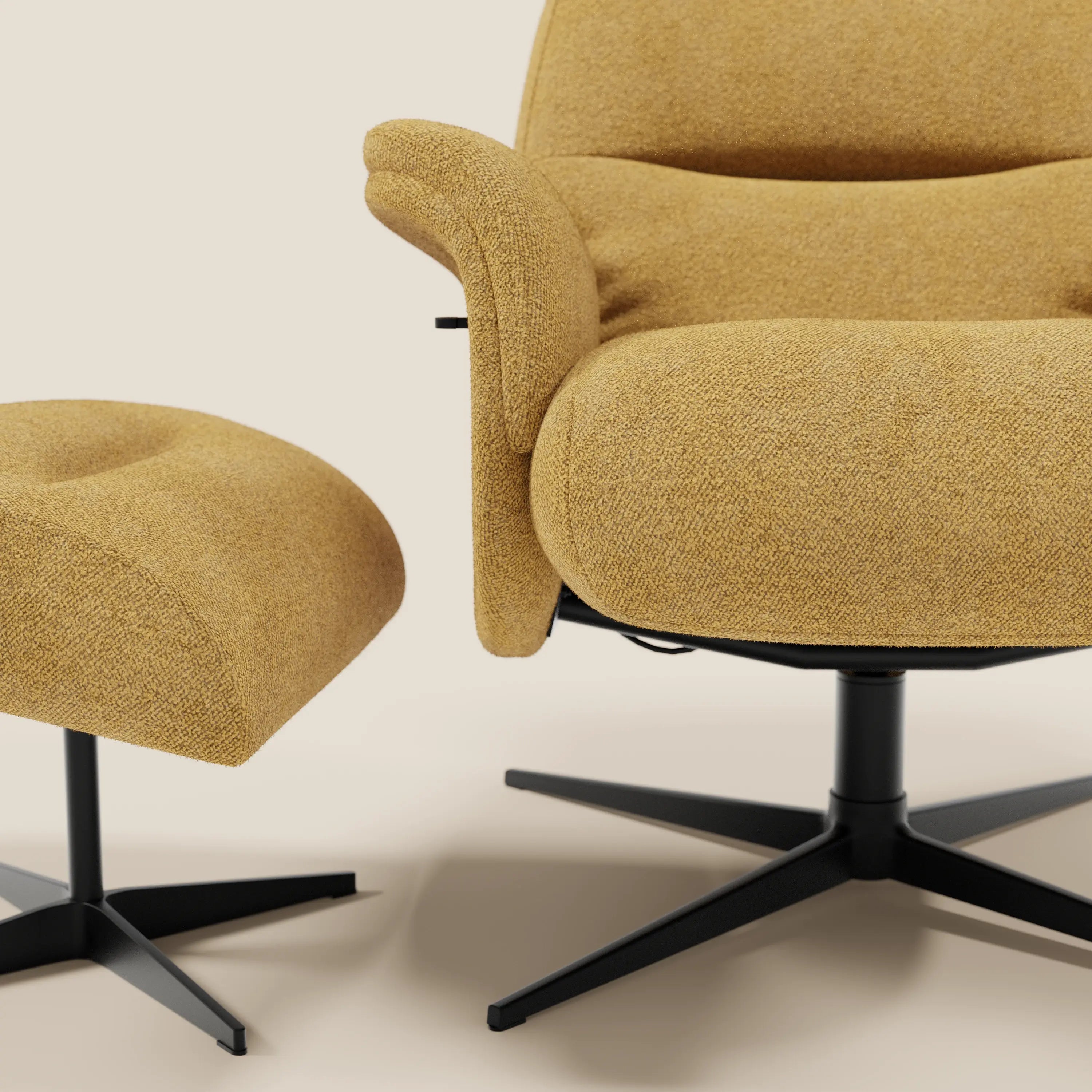 Primo piano della poltrona relax Lunor reclinabile con pouf poggia-piedi in tessuto bouclé impermeabile T07 giallo di Divani.Store, con tessuto felpato e basi girevoli nere, su uno sfondo beige chiaro. Stile moderno e minimalista.