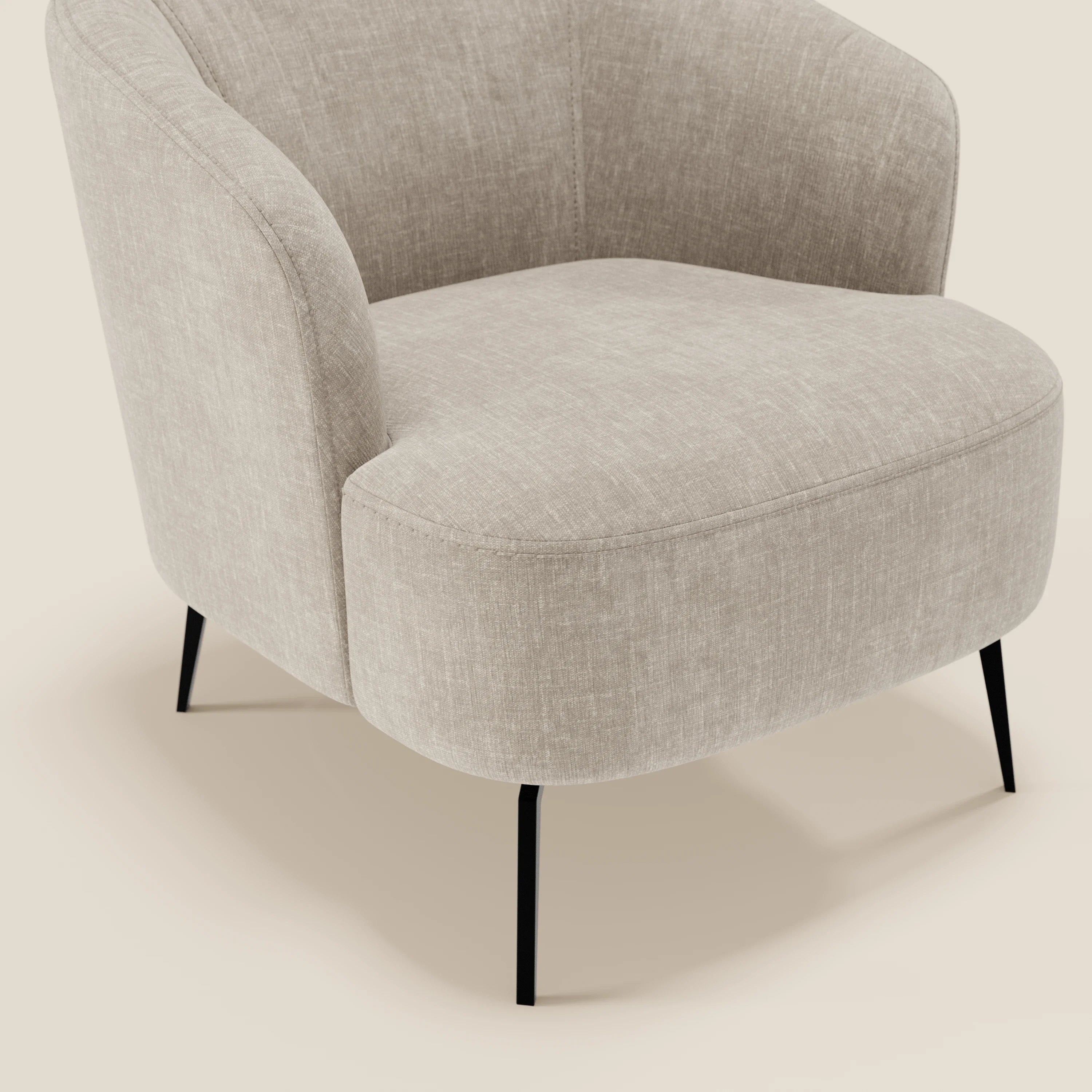 Renoa Poltroncina di Divani.Store è caratterizzata da un'eleganza moderna grazie al tessuto antimacchia T24 effetto lino chiaro, allo schienale curvo, ai bordi morbidi e arrotondati, alle gambe sottili in metallo nero e alla seduta spaziosa, ideale per gli spazi contemporanei.