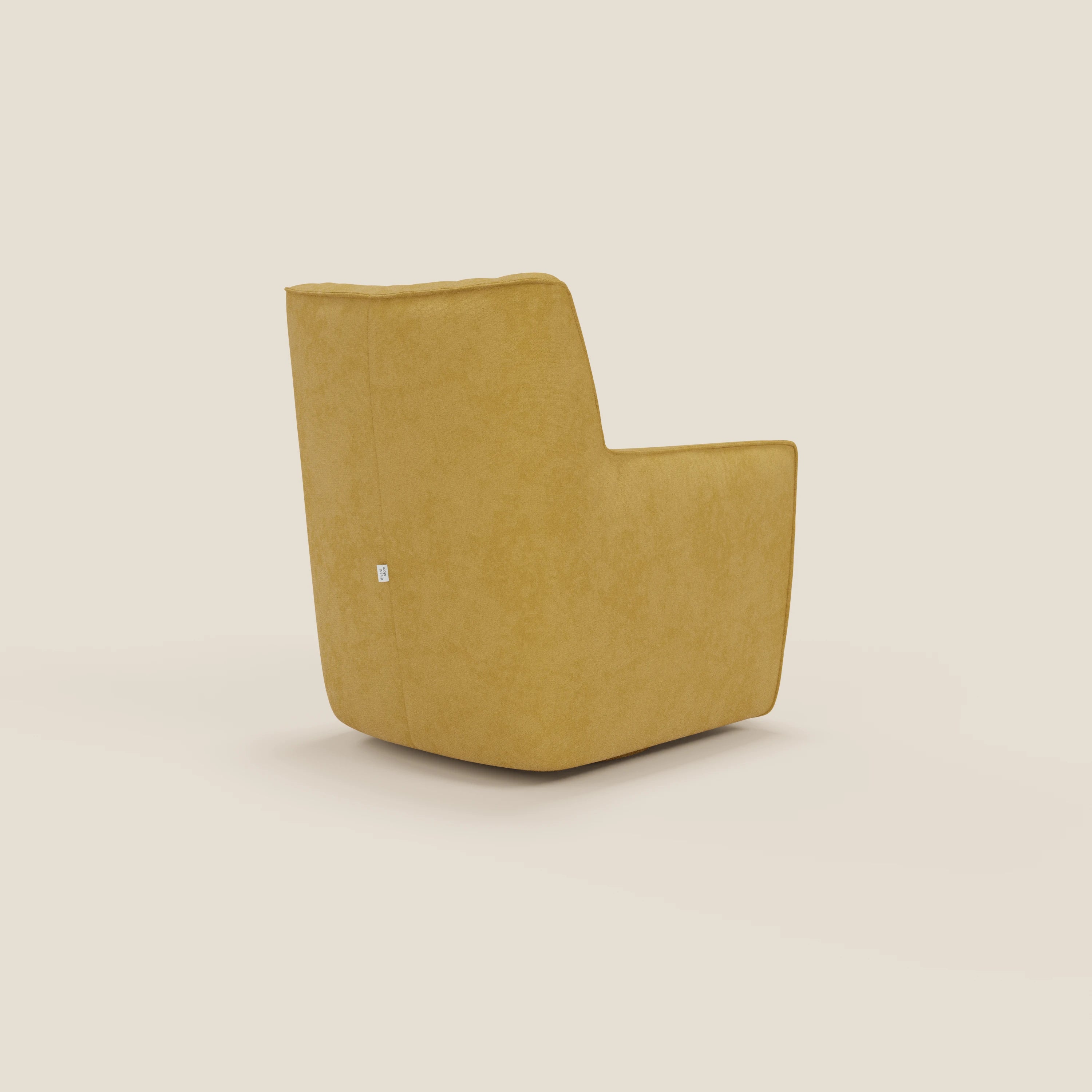 La poltrona girevole Tulla in tessuto impermeabile T02 giallo di Divani.Store è caratterizzata da un design moderno con schienale alto, braccioli squadrati e linee pulite.